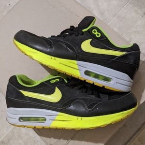 Nike women's Air Max, sz 11, black/neon green